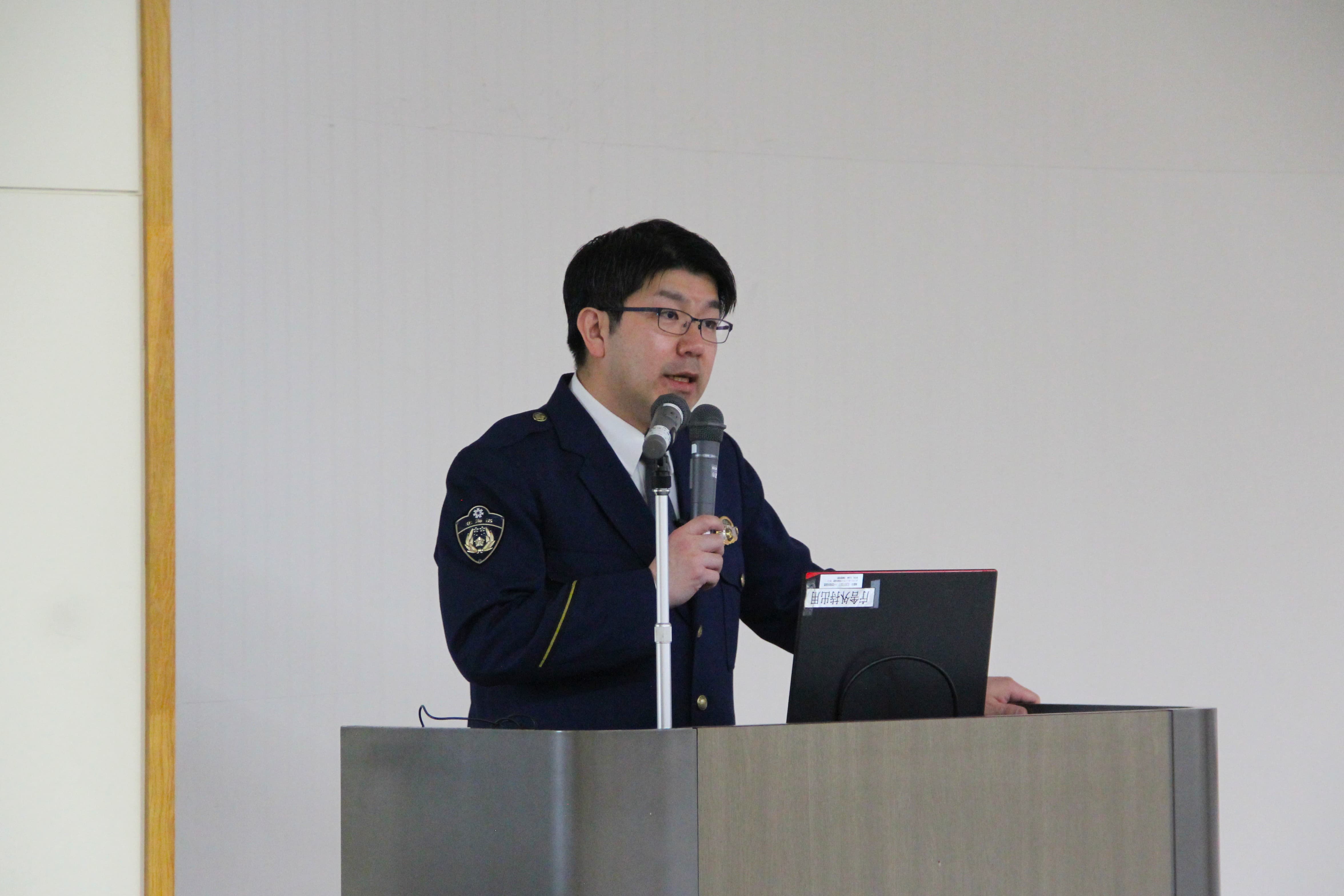 「闇バイト」に関わらないためのポイントを解説する大城氏